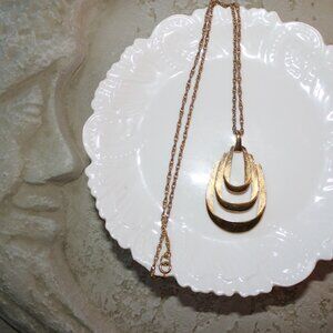 Beautiful Vintage Gold Tone Signed Trifari Pendant Necklace